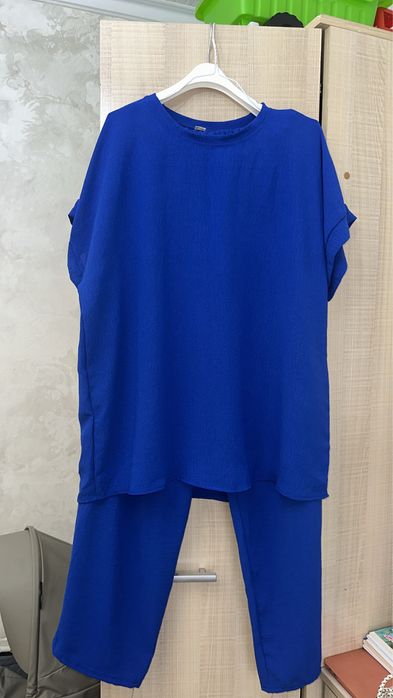 Продаю туфли, костюмы двойка