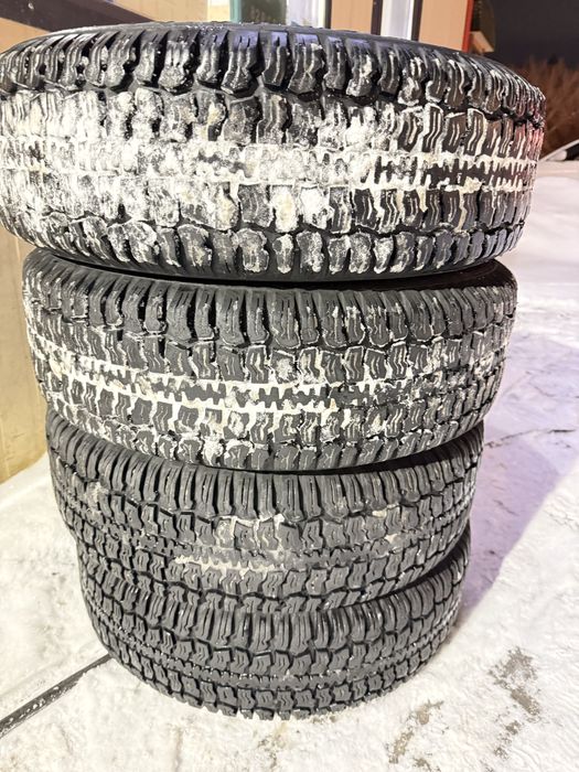 Продам резину на ниву