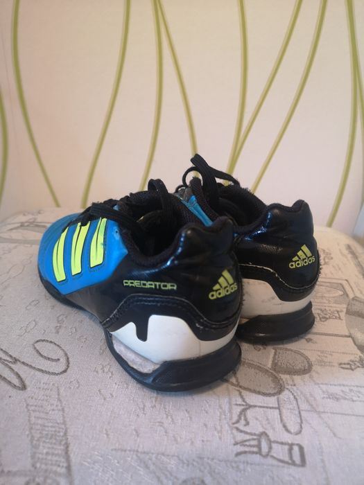 Футболни обувки adidas 31 номер