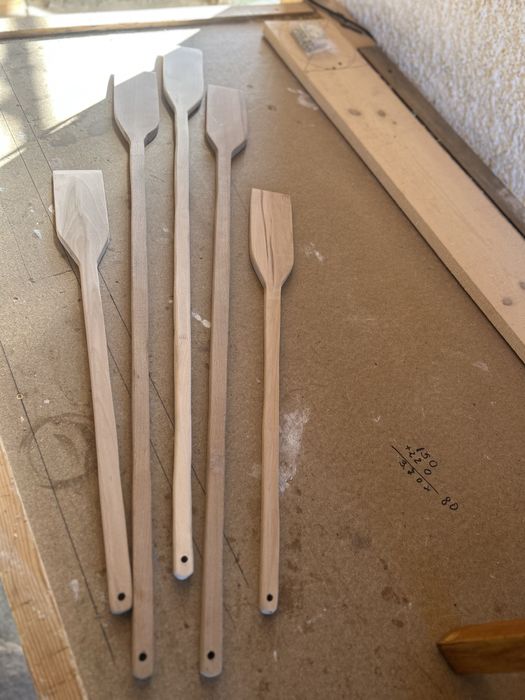 Ръчна изработка на  дървени маси, столове, пейки, огради, навеси и др.