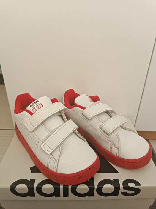 Маратонки за момче, номер 26.