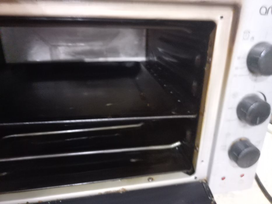 Продам духовку artel.