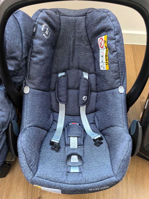 Кошче за кола, изофикс и оригинално одеалце Maxi Cosi