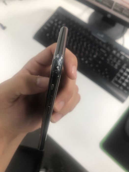 Продам Iphone SE 2 generation 128gb