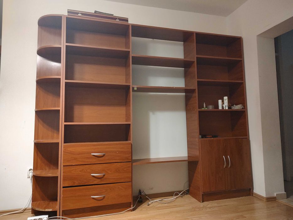 Biblioteca perete