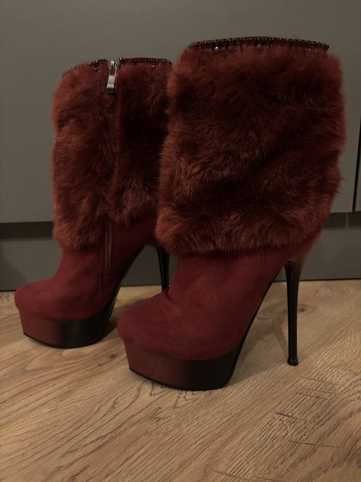 Botine noi, fara eticheta!