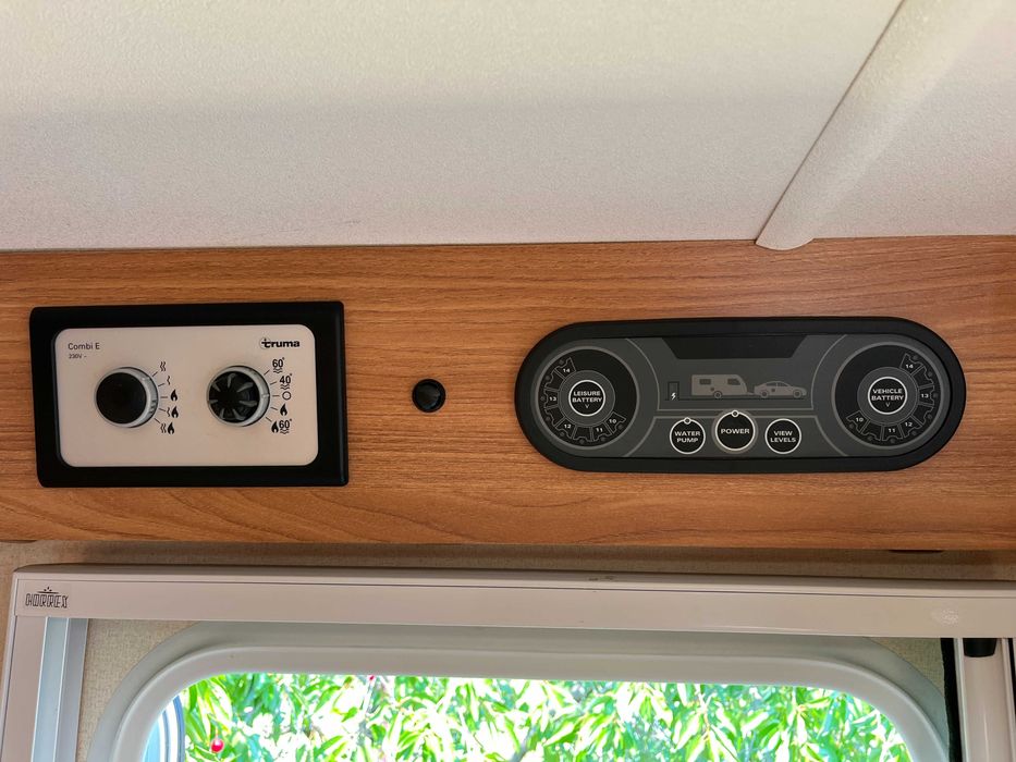 Rulota Swift Sprite Alpine 2013 Off camping Centrala Truma Acumulatort Boiler gaz cabina dus foarte usoara 1043/1164kg stare foarte buna