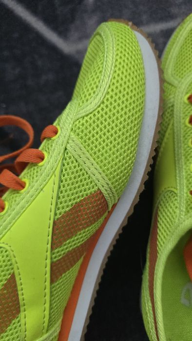 Кроссовки продам