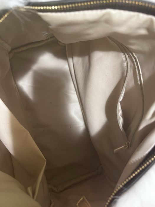 Чанта пухена бяла