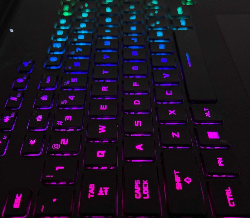 Asus ROG Strix Scar 17 — Ryzen 9 7945HX / RTX 4090 16GB / DDR5 32GB /