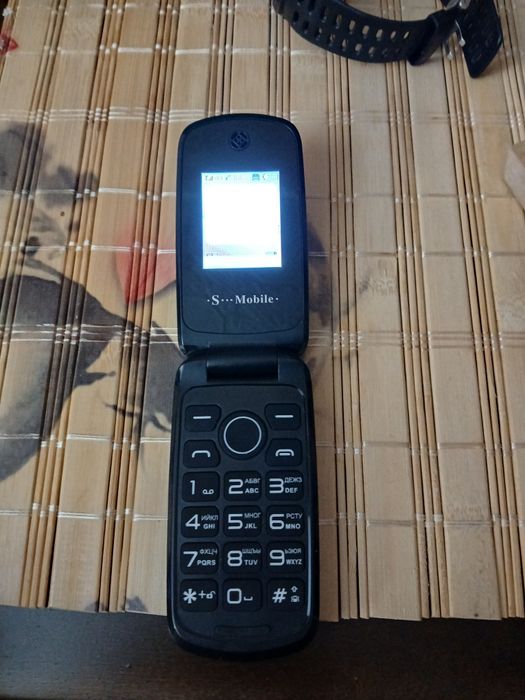 Кнопочный ,телефон.