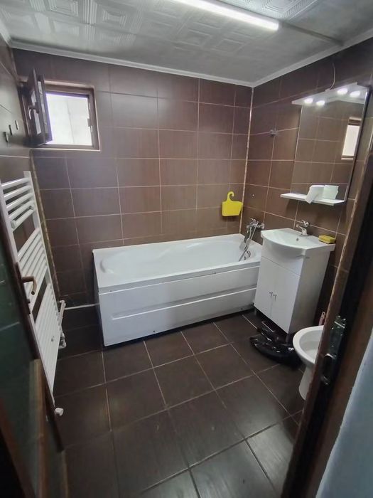 Apartament 3 camere, et. 2, str. Babadag
