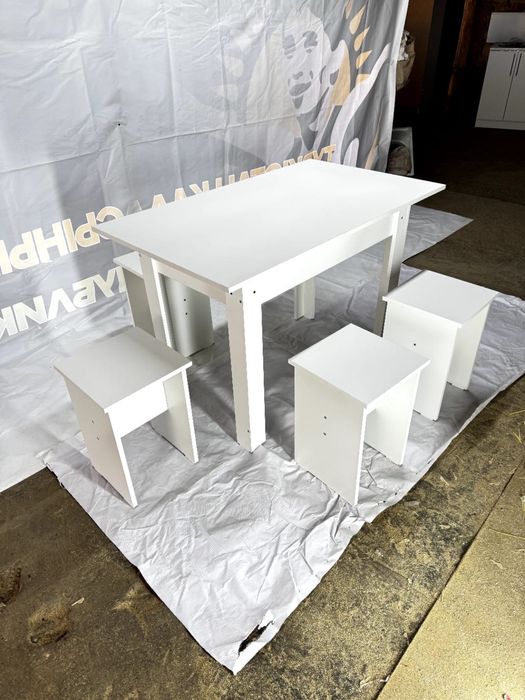 Стол. Кухий стол.