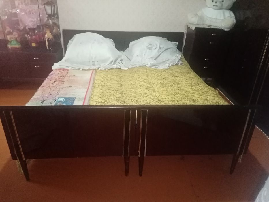 Продаю спальную мебель