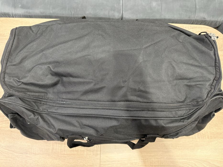 Голям черен сак на колелца