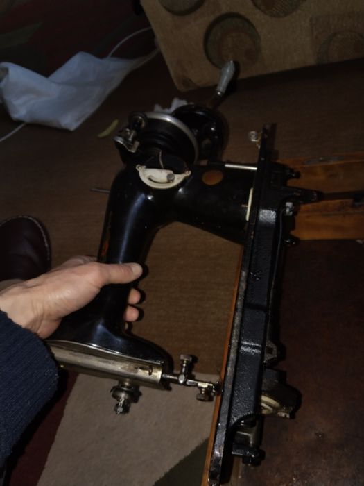 Продам швейную машину