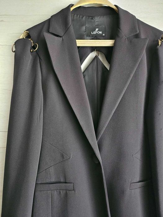 Продавам черно сако