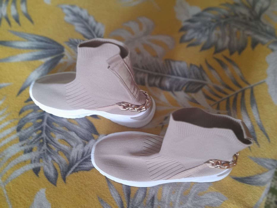 Дамски спортни обувки