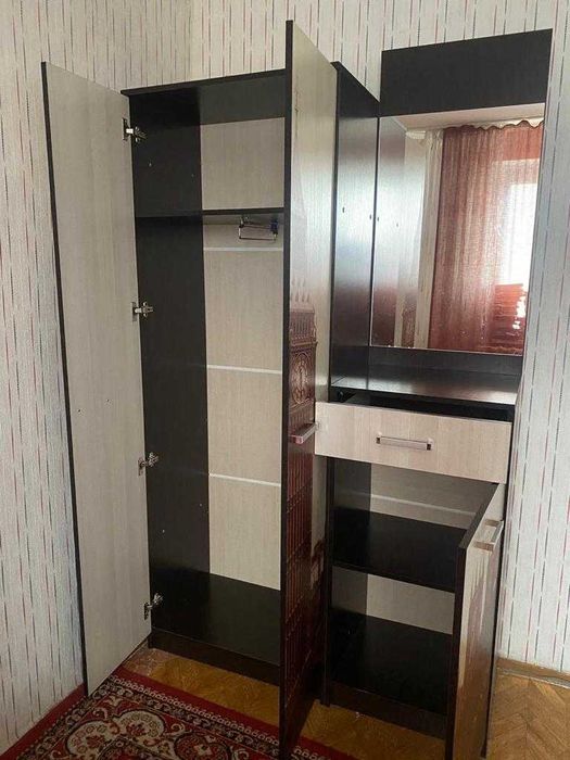 Продается шкаф 
40 000 тг.