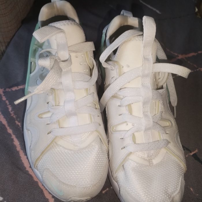 Vand adidasi Nike 42