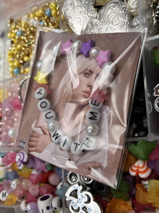 Гривни Taylor Swift ; BTS ; The Weeknd ; Lana Del Rey