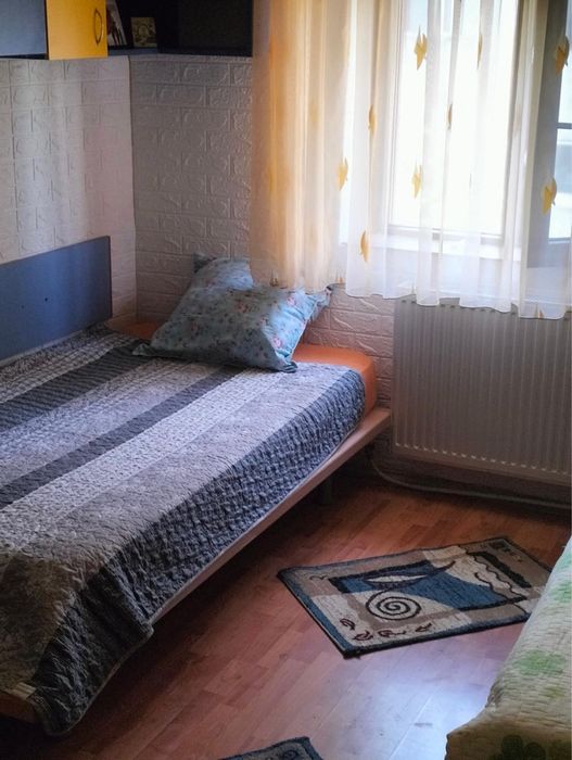 Inchiriez camera pentru eleve liceu