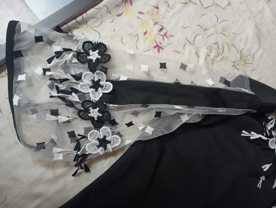 Рокля с уникални шевици