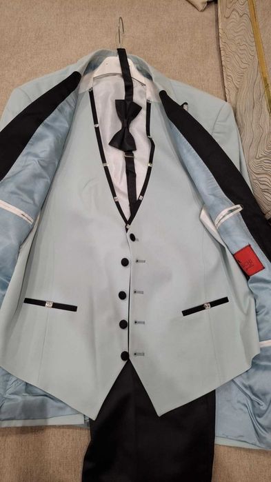 Официален костюм за специален повод