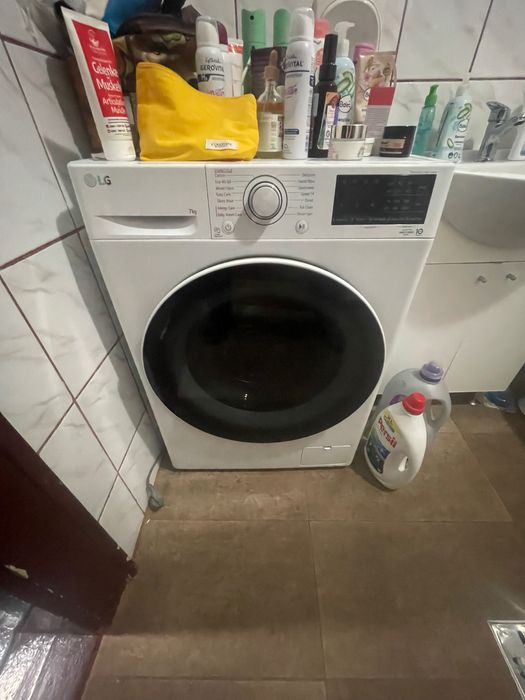 Vând mașină de spălat rufe LG 7kg