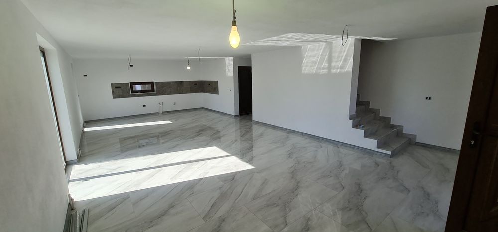 Echipă de constructori ,meseriași în finisaje interioare si exterioare