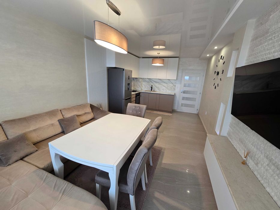 Продава се Тристаен апартамент в Велико Търново, Акация - 101 кв.м за 1882 €/кв.м - Снимка #1