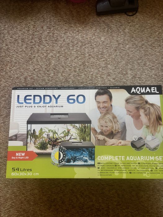 Аквариум Aquael LEDDY 60 – 54 л, ПЪЛЕН КОМПЛЕКТ + Fluval U2 + много аксесоари