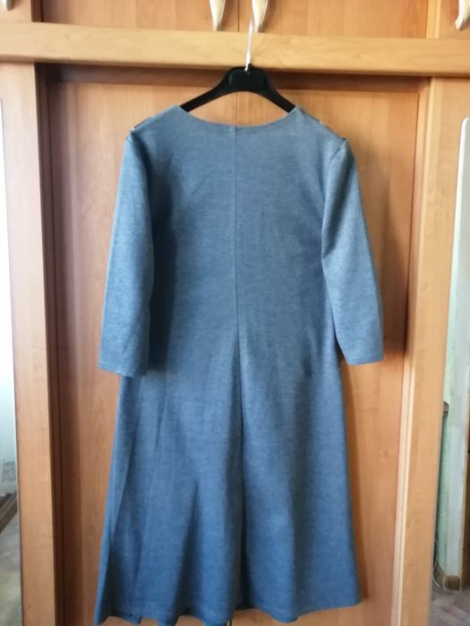 Продается женское платье.