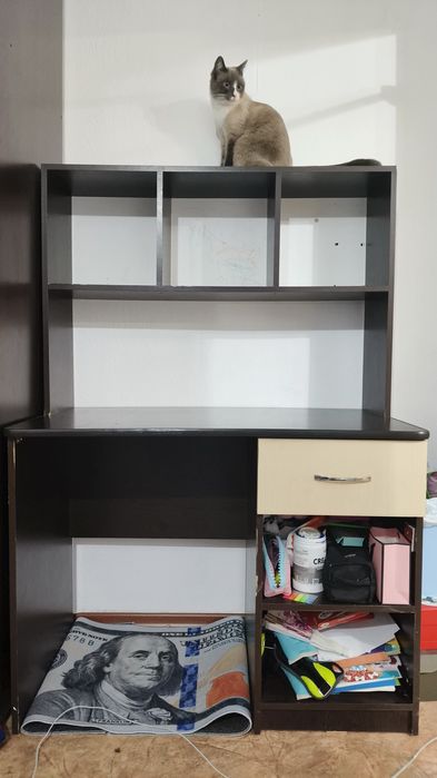 Продам стол 6000 тнг