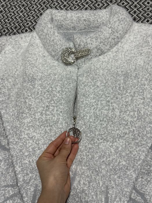 Продаеться женский джемпер