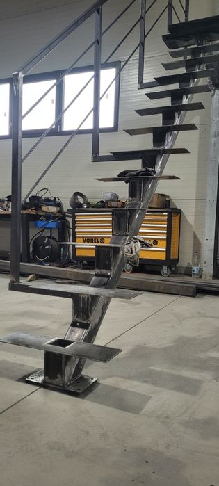 Scara metalica pentru interior