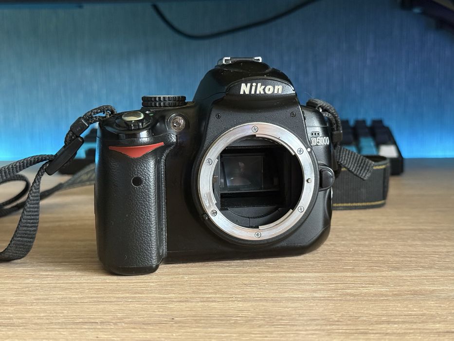 Nikon D5000 с аксесоари и обективи