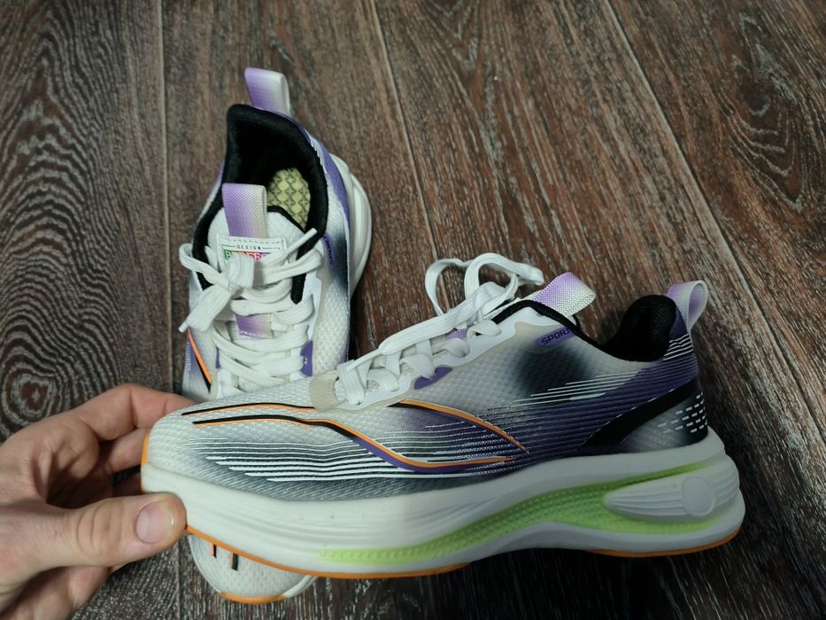 Кроссовки беговые