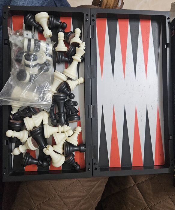 Vând șah/table magnetic