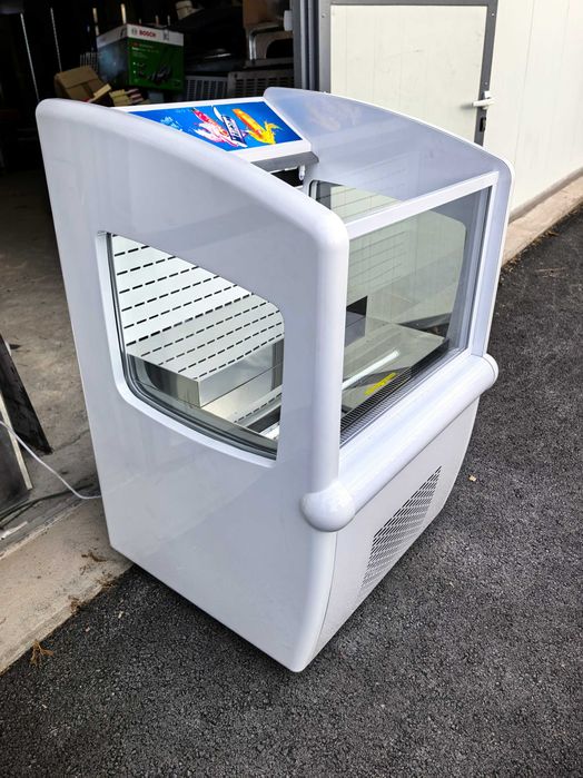 Хладилна витрина 90литра, CF-90