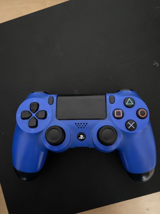 PS4 продам,с 2 джойстиком