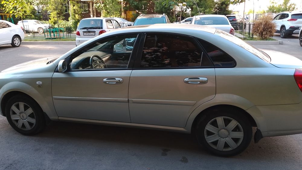 Lacetti sotiladi