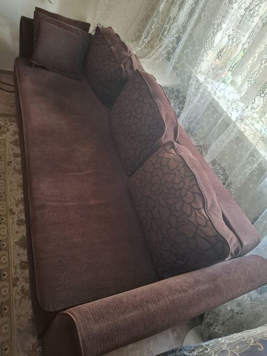 Отдам диван. Чистый. Производство Польша