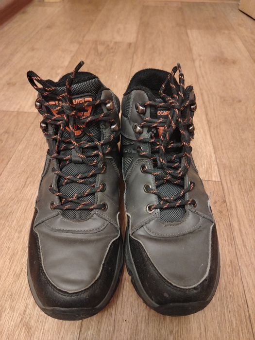 Продам осенние ботинки
