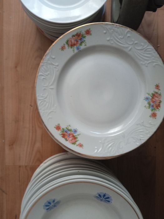 Отдам тарелки дешево