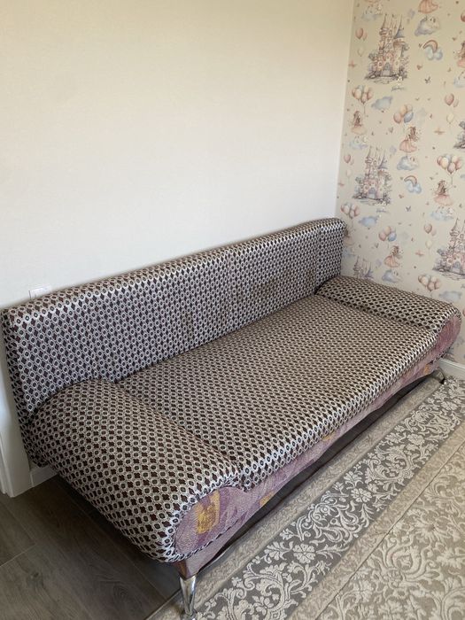 Продам б/у диван.