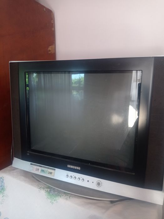 Samsung va Super general nomdagi tekevizorlar sotiladi.500ming sómdan.