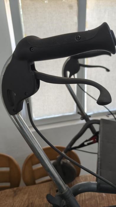 Проходилка-ролатор