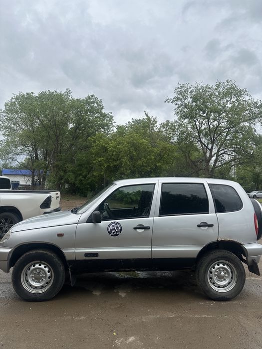 Chevrolet niva машина