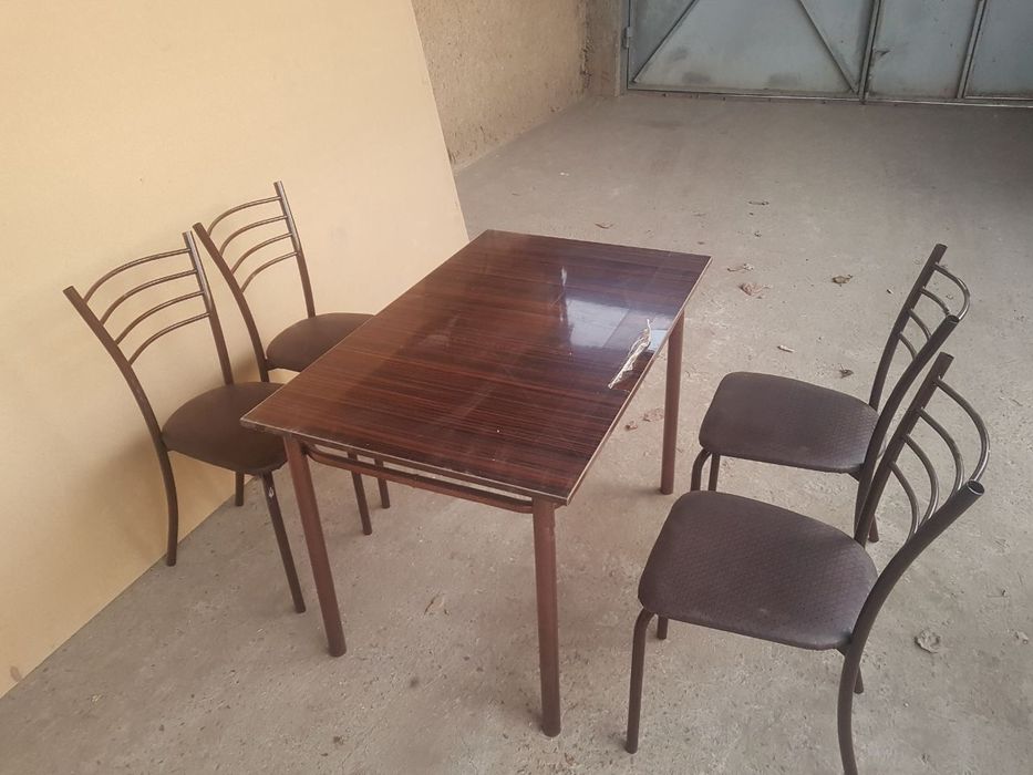 Кухонный столл с четырьмя стульями 100000 сум с 6 стульями 860000 сум